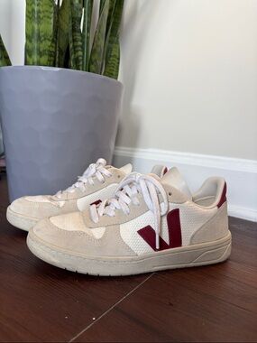 Veja V-10 Burgundy and White